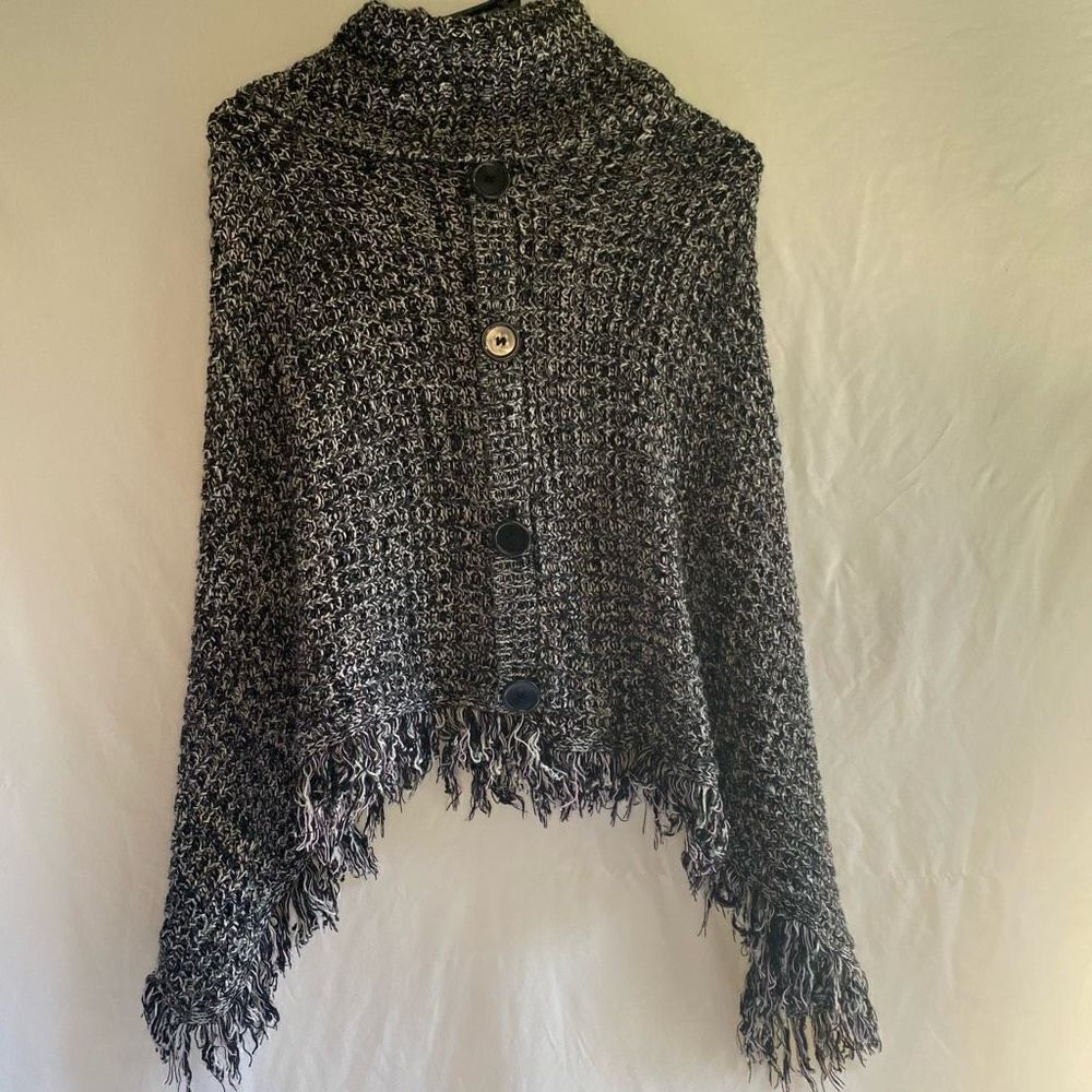 Black and white fringe poncho ￼